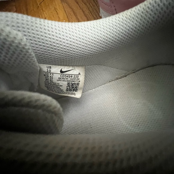 Womens nike sneakers - Picture 2 of 2